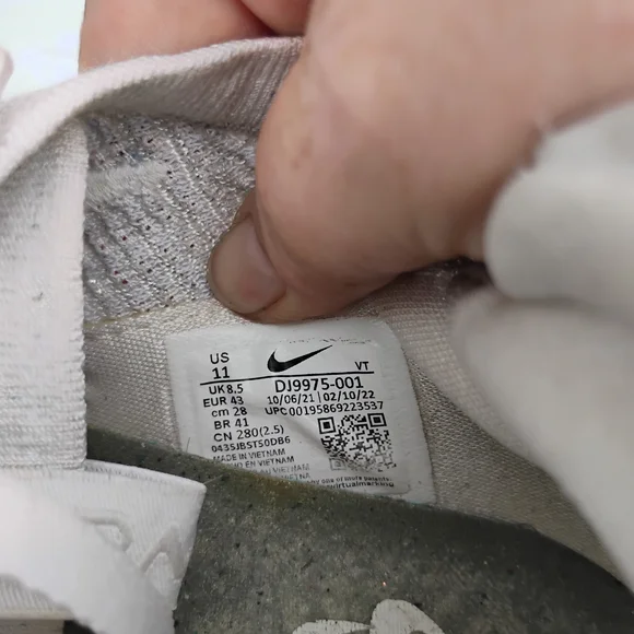 Nike Women's Cream Knit Sneakers - Picture 4 of 4